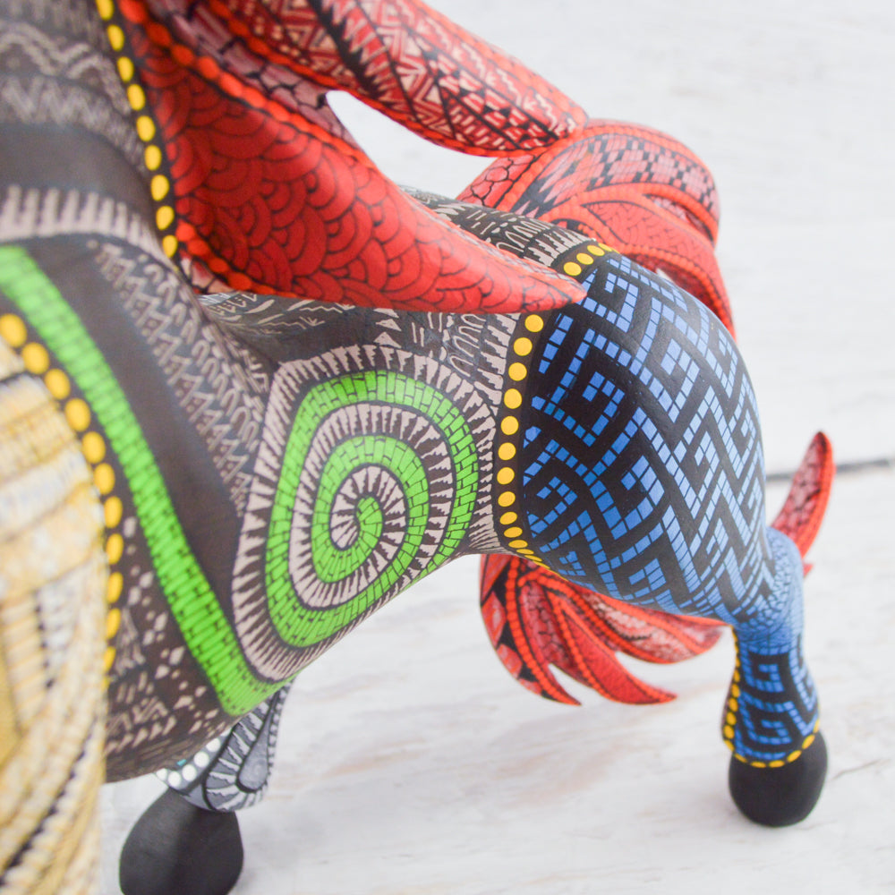 magiamexica.com - Colorful Mexican alebrije shaped like a horse, featuring intricate carvings and vibrant patterns, showcasing traditional craftsmanship and artistic detail. 